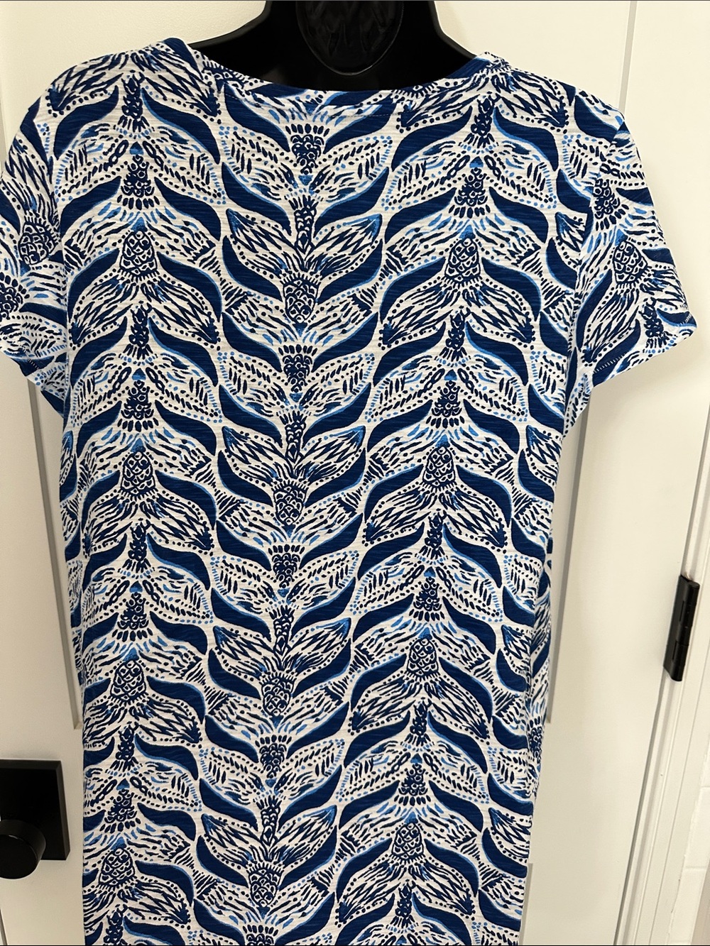 Lilly Pulitzer Etta Mermaid’s Tail Blue and White V-Neck Short Sleeve Tee - Picture 7 of 7